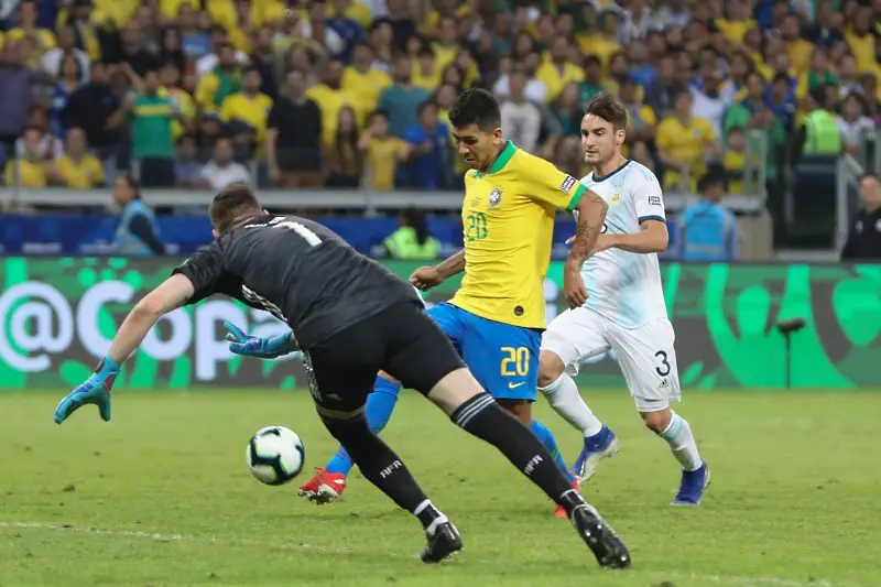 Бразилия би Аржентина и е на финал на Копа Америка