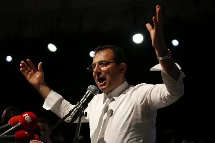 Новият кмет на Истанбул вади огромен дълг на светло