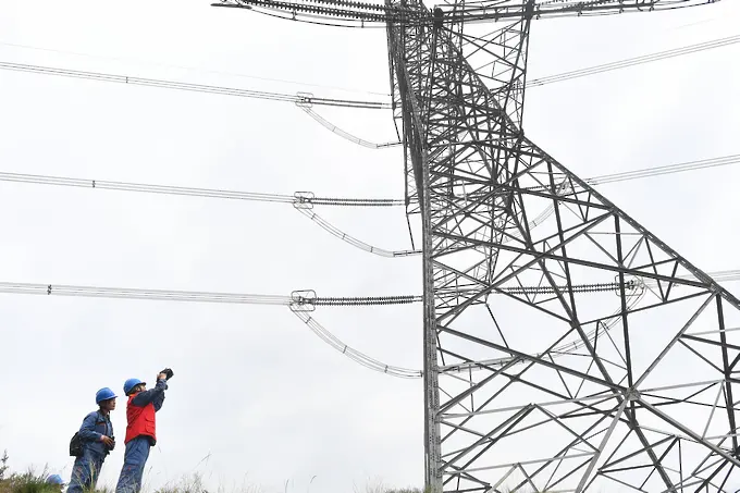 КЕВР трябва да каже за спекулации на пазара на ток, твърди КЗК 