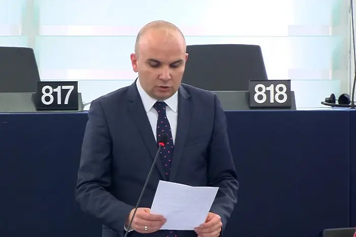 Наши евродепутати инициирали дебати за подсъдим руски правозащитник