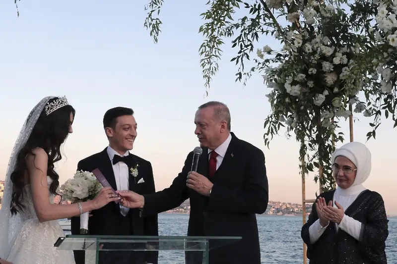 Ердоган - кум на сватбата на Месут Йозил (СНИМКИ)