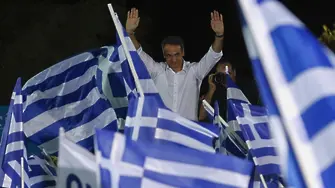 Консерваторите се връщат на власт в Гърция
