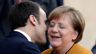 Макрон подкрепя Меркел за шеф на Еврокомисията