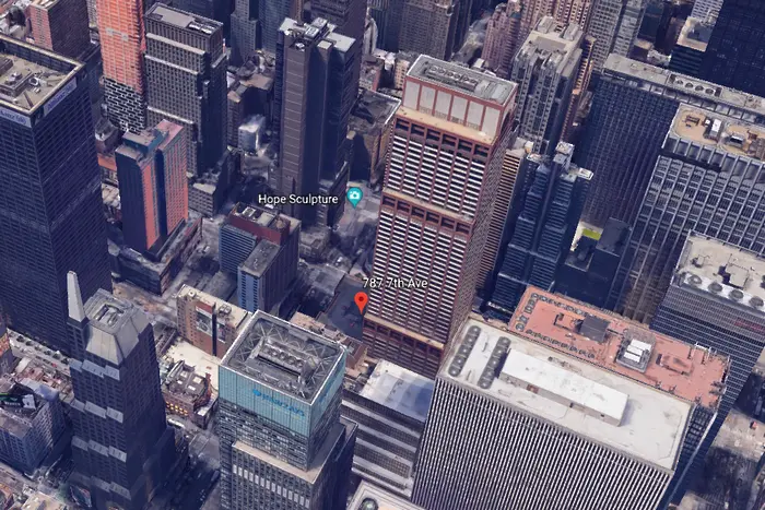 Хеликоптер се разби в Манхатън, един загинал