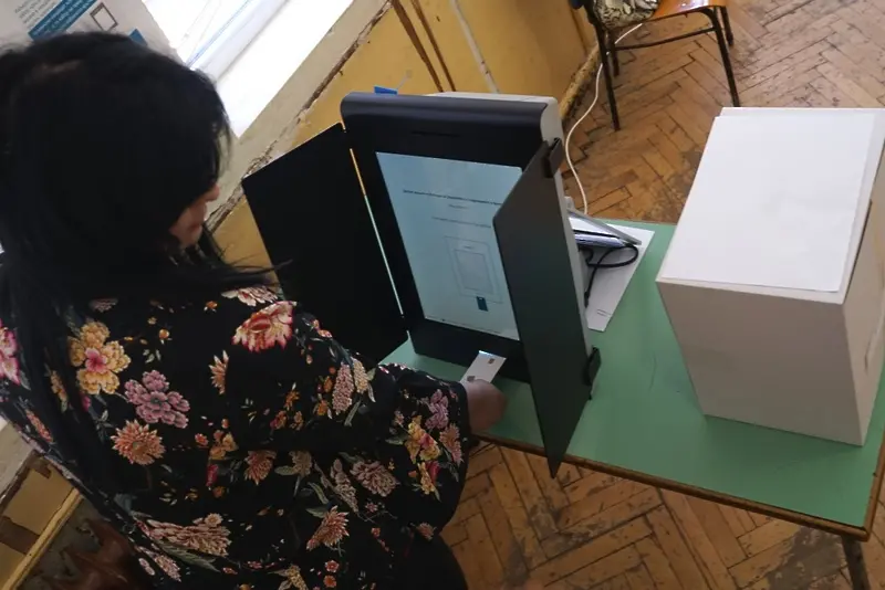 Първо четене: властта отмени машинното гласуване