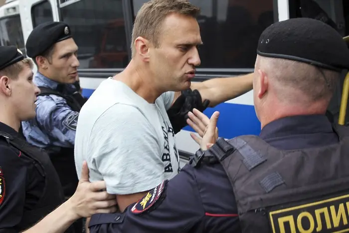 Навални е освободен от ареста
