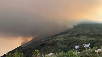 Изригна вулканът на Стромболи, загинал е турист