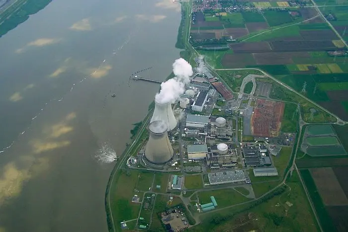 Белгия неправомерно удължила живота на два ядрени реактора