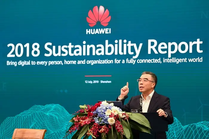 САЩ разхлабват забраните за Huawei
