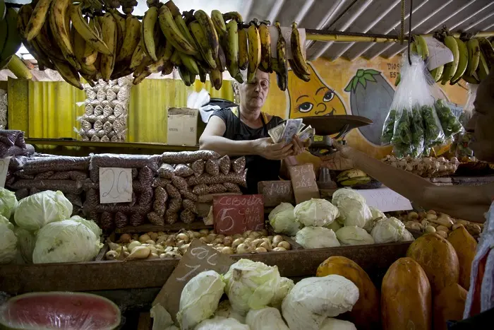 Куба въведе таван на цените на хранителните стоки