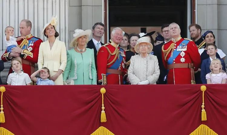 Кралицата разпуска британския парламент до 14 октомври