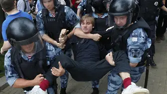 Путин омаловажи протестите в Москва