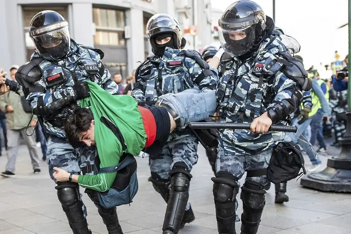 Готви ли се извънредно положение и пълна цензура в Русия?