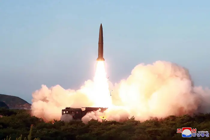 Ким: ракетите са предупреждение към южнокорейските 