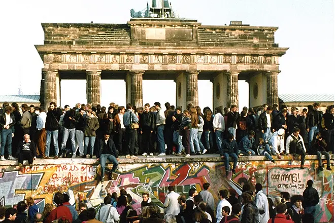 Само 8% от германците си искат Стената обратно