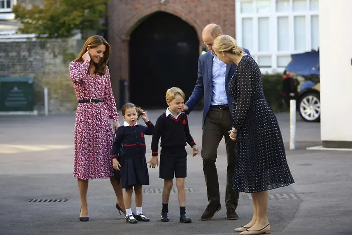 Британска кралска внучка тръгна на училище на 4 години (СНИМКИ)