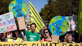 Над 15 000 участват в поход за климата в Париж