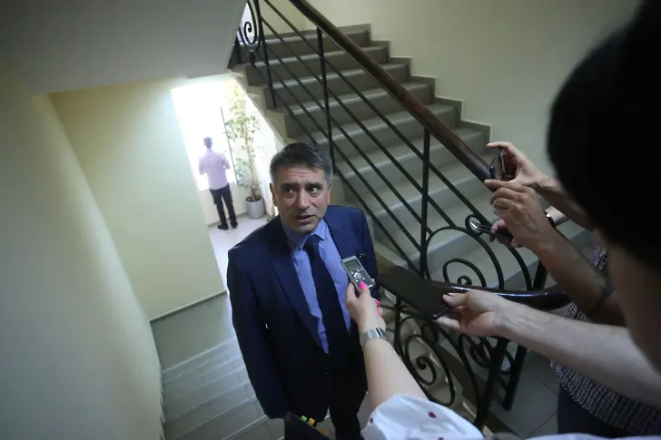 Надзиратели към Данаил Кирилов: Натиснаха ли ви за шефа на Софийския затвор? (ОРИГИНАЛ)
