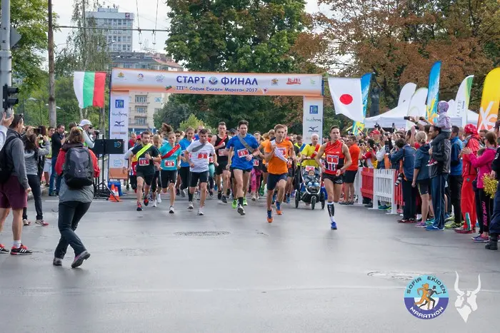 Щафетен маратон блокира част от София днес