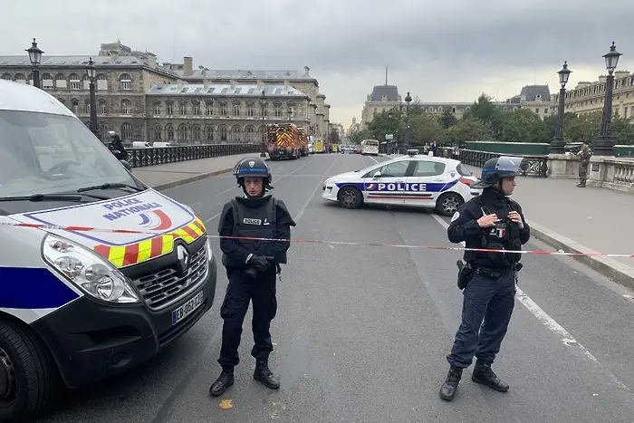 Убиецът на полицаите в Париж е приел исляма преди 18 месеца