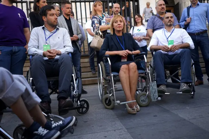 Кандидат-кметове в инвалидни колички: някои за малко, други за повече