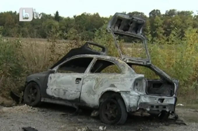 Намериха запалена кола след странния обир на банков клон в София