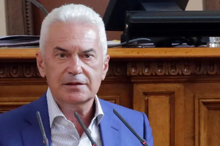 Волен Сидеров обяви, че подава оставка като депутат