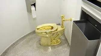Хванаха и втори заподозрян за кражбата на златната тоалетна
