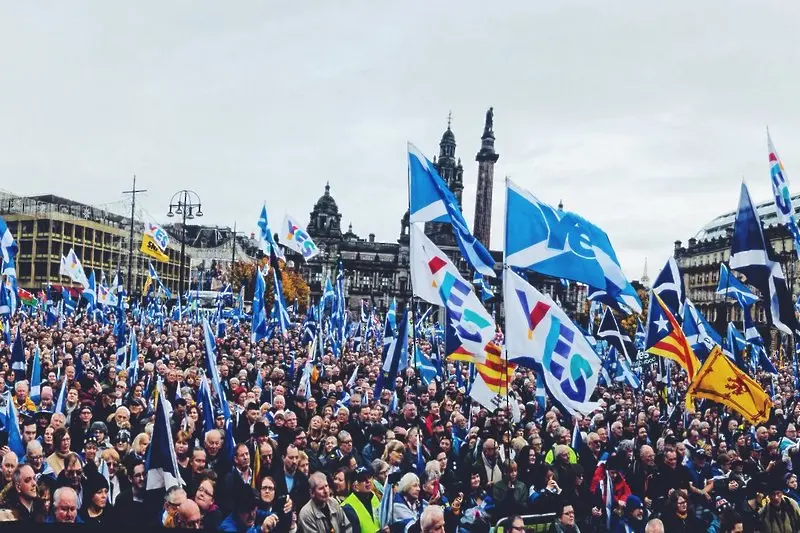 Хиляди поискаха независимост на Шотландия от Великобритания (СНИМКИ)