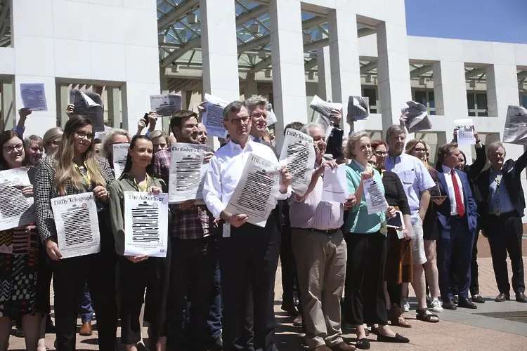 Най-големите издания в Австралия протестираха с почернени страници