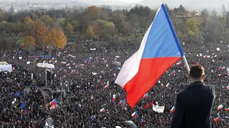 250 хил. души на протест в Прага срещу премиера Бабиш (СНИМКИ)