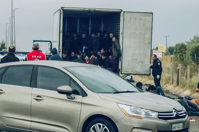 Хладилен камион с мигранти в Гърция е с българска регистрация