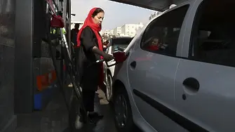 Иран въведе дажби за гориво - 60 л бензин на частна кола месечно
