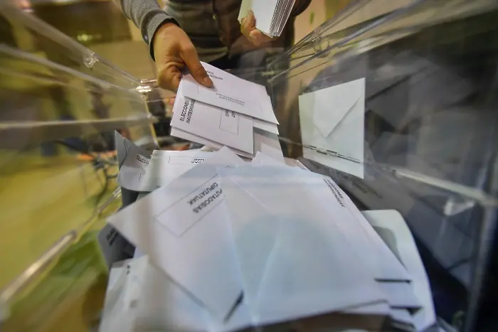 Пореден парламентарен вот в Испания: социалистите печелят, но без мнозинство
