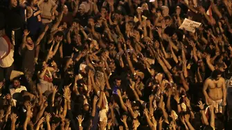 Как заради WhatsApp тръгнаха протестите, които парализираха Ливан