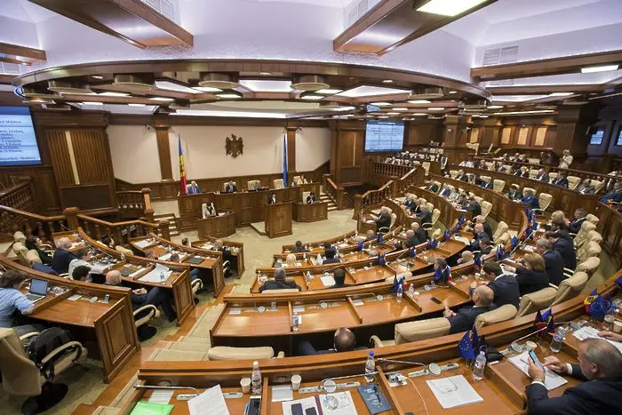 Молдова избра кабинет от технократи до парламентарните избори