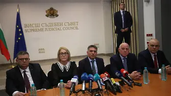 Над 60 съдии поискаха извинение от Кирилов и дисциплинарно дело срещу Гешев