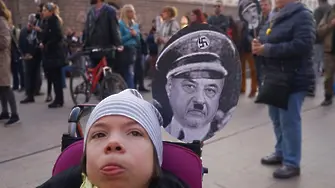 Майки на деца с увреждания излизат на протест срещу избора на Валери Симеонов