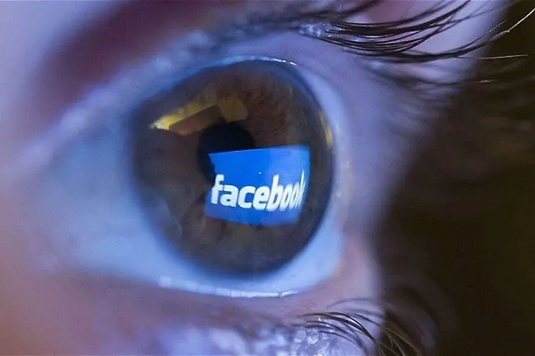 Разобличителката на Facebook: Зукърбърг трябва да подаде оставка