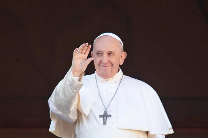 Папа Франциск призова за мир, защити мигрантите в коледното си послание