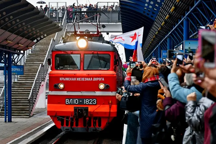Украйна започна разследване заради руския железопътен мост до Крим