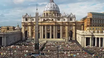 Двама глави на Ватикана в „Новият папа“ (ВИДЕО)