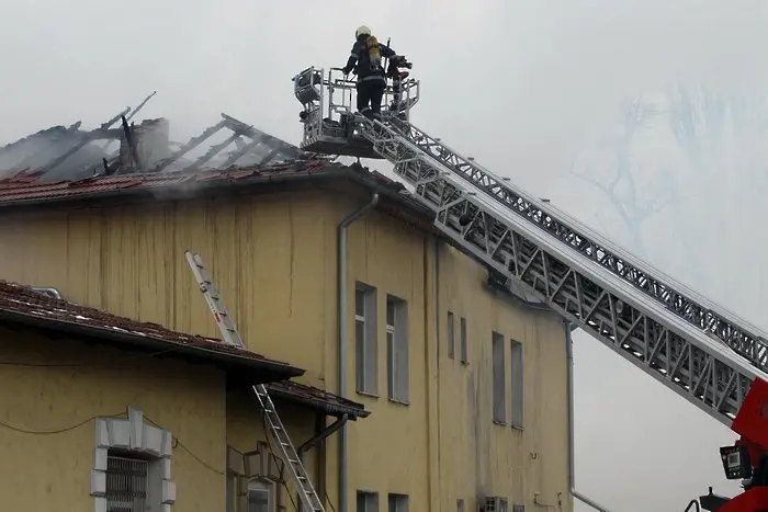 Пожар в психодиспансера в София, над 50 евакуирани (ОБНОВЕНА)