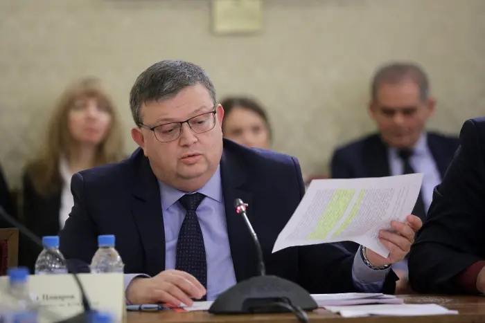 Цацаров: Чакането на едно тълкуване от ВКС бави 150 дела на КПКОНПИ