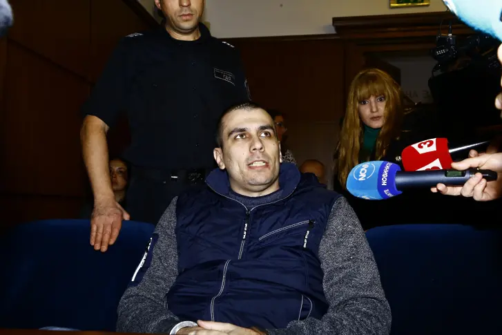Поискаха доживотен затвор за Викторио, който уби приятелката и бебето си