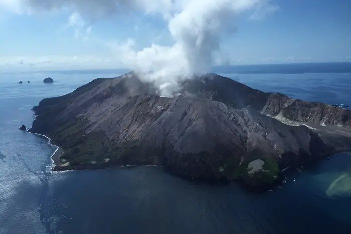 Най-малко 5 загинали след изригване на вулкан в Нова Зеландия (ВИДЕО) (СНИМКИ)