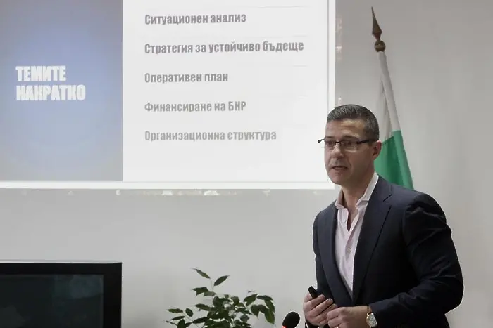 Шефът на БНР поиска оставката на министър Банов. Или напуска радиото