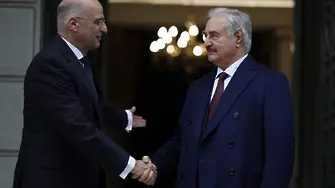Гърция ухажва Хафтар, готова е да прати сили в Либия
