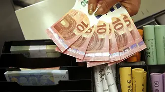 Еврото отслабва след решението на германския конституционен съд за стимула на ЕЦБ