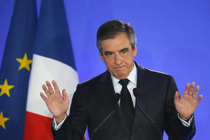 Бивш френски премиер застана пред съда за присвояване